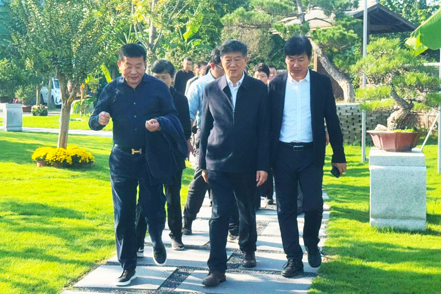 Focusing on innovations in flower breeding! The group standard technical review meeting was successfully held at Yatai Agriculture