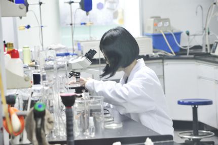 工会组织推动技术人员实验开展