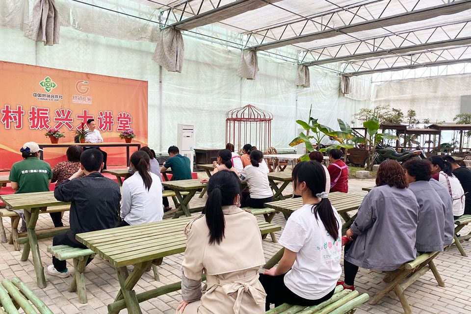 亚泰农业工会组织开展2021年花卉知识培训